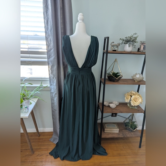NWT Lulu’s Emerald Green Gown – Size M (Runs Large) - Picture 2 of 3